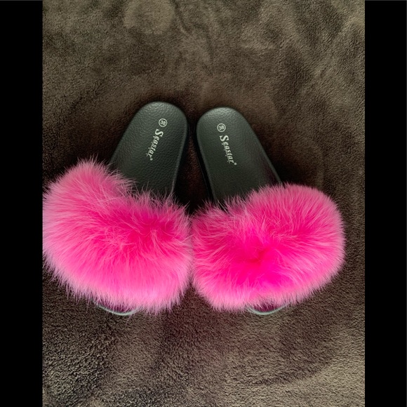 NWOT Fur slides - Picture 4 of 9